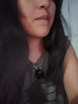 Snapshot of Thanilopera chatting on 06-25-26, 04:43 Thanilopera online show from 06-25-26, 04:43