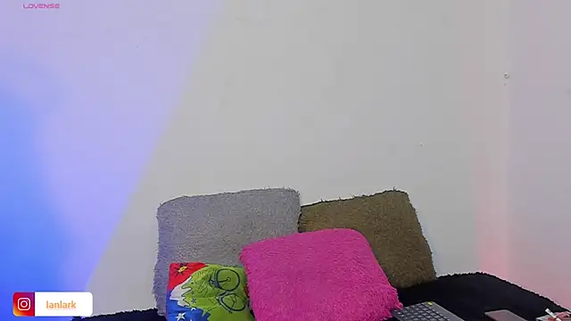 Snapshot of _IanLark chatting on 07-10-26, 06:46 IanLark online show from 07-10-26, 06:46