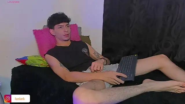 Snapshot of _IanLark chatting on 07-15-26, 01:12 IanLark online show from 07-15-26, 01:12