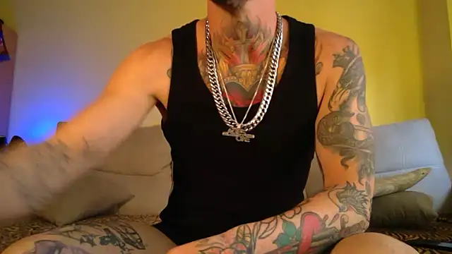 Snapshot of DuroHustler chatting on 05-08-26, 03:27 DuroHustler online show from 05-08-26, 03:27