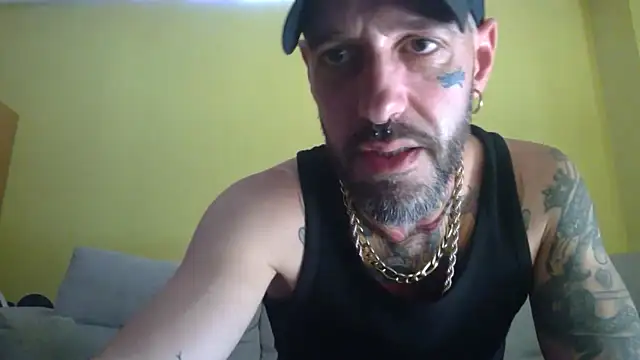 Snapshot of DuroHustler chatting on 05-23-26, 03:44 DuroHustler online show from 05-23-26, 03:44