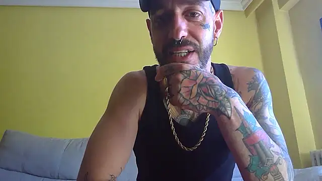 Snapshot of DuroHustler chatting on 05-17-26, 03:01 DuroHustler online show from 05-17-26, 03:01