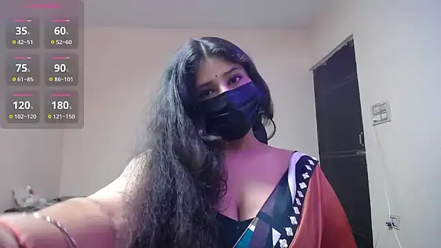 Snapshot of -Queenie chatting on 06-11-26, 07:33 -Queenie online show from 06-11-26, 07:33