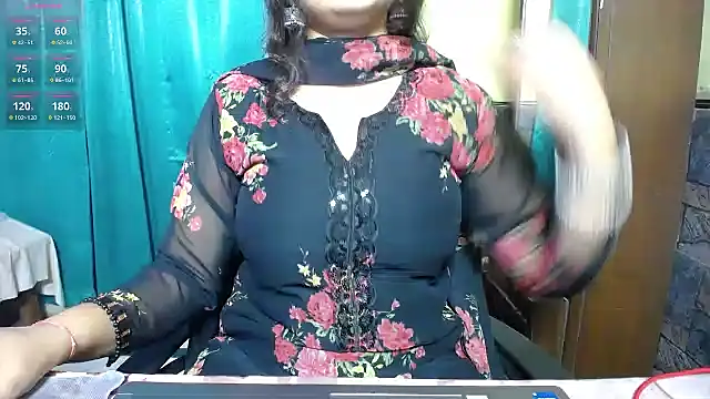 -Queenie online show from 07-25-26, 06:58