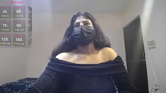Snapshot of -Queenie chatting on 05-09-26, 06:33 -Queenie online show from 05-09-26, 06:33