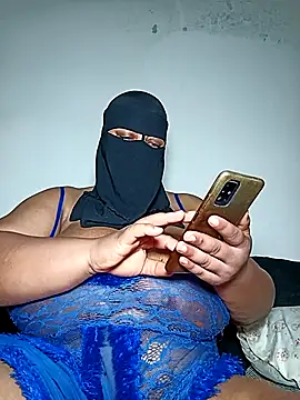 Snapshot of Loly_mor26 chatting on 08-04-26, 04:39 Loly mor26 online show from 08-04-26, 04:39
