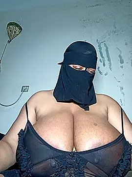Snapshot of Loly_mor26 chatting on 05-15-26, 04:43 Loly mor26 online show from 05-15-26, 04:43