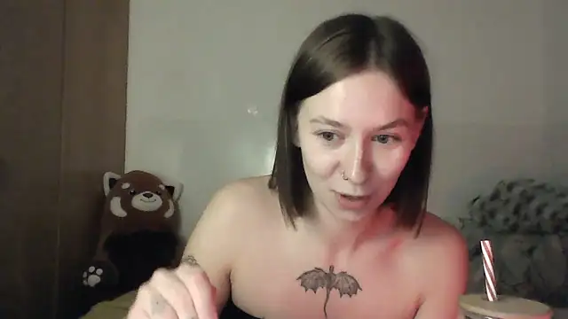 Snapshot of JuicyErika chatting on 05-24-26, 11:04 JuicyErika online show from 05-24-26, 11:04