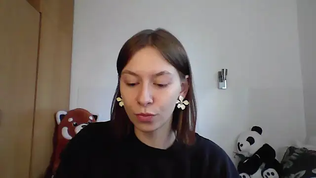 Snapshot of JuicyErika chatting on 05-16-26, 05:12 JuicyErika online show from 05-16-26, 05:12
