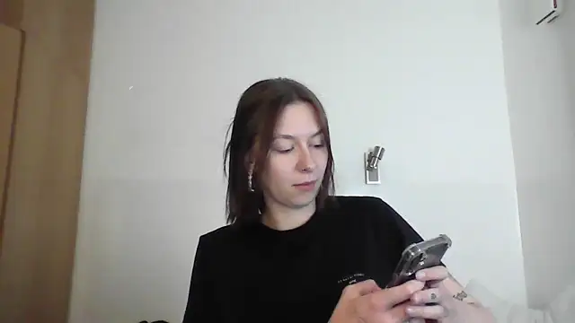 Snapshot of JuicyErika chatting on 05-01-26, 11:21 JuicyErika online show from 05-01-26, 11:21