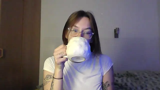 Snapshot of JuicyErika chatting on 06-06-26, 09:20 JuicyErika online show from 06-06-26, 09:20