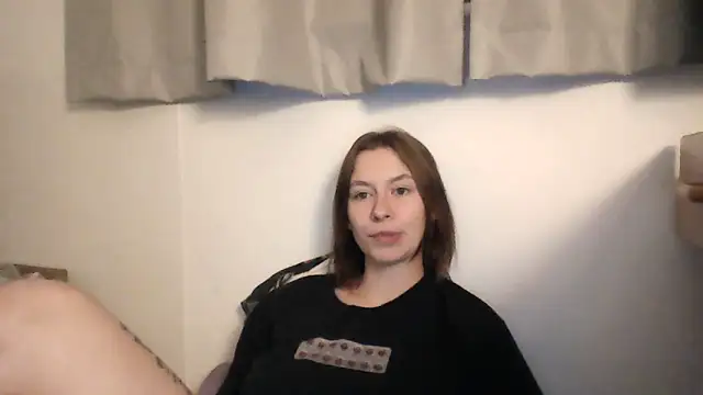 Snapshot of JuicyErika chatting on 06-15-26, 12:33 JuicyErika online show from 06-15-26, 12:33