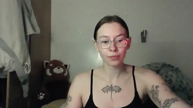 Snapshot of JuicyErika chatting on 05-26-26, 10:52 JuicyErika online show from 05-26-26, 10:52