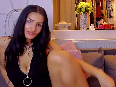Snapshot of Milfchellle chatting on 04-23-26, 11:17 Milfchellle online show from 04-23-26, 11:17