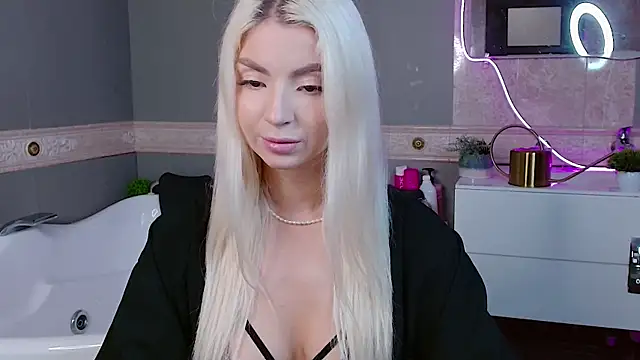 Snapshot of BellaMurre chatting on 05-19-26, 12:45 BellaMurre online show from 05-19-26, 12:45