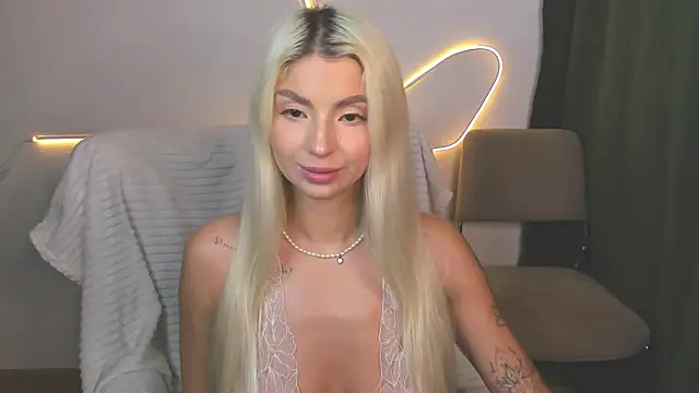 Snapshot of BellaMurre chatting on 05-27-26, 01:18 BellaMurre online show from 05-27-26, 01:18
