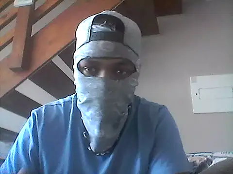 Snapshot of LunjeSA chatting on 05-18-26, 09:47 LunjeSA online show from 05-18-26, 09:47