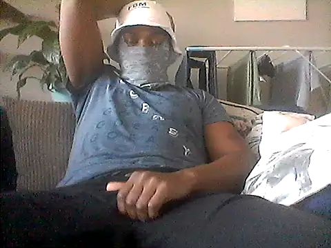 Snapshot of LunjeSA chatting on 05-25-26, 08:02 LunjeSA online show from 05-25-26, 08:02