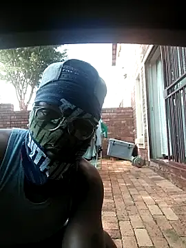 Snapshot of LunjeSA chatting on 06-10-26, 11:33 LunjeSA online show from 06-10-26, 11:33