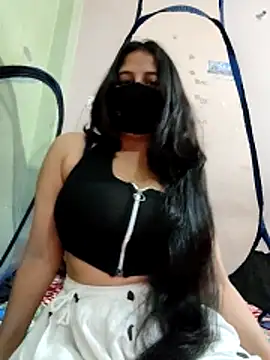 Snapshot of Priya_9945 chatting on 05-05-26, 06:05 Priya 9945 online show from 05-05-26, 06:05