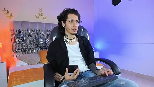 Snapshot of Vergil_Noir_ chatting on 05-15-26, 03:37 Vergil Noir online show from 05-15-26, 03:37