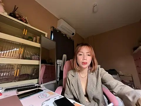 Snapshot of sweet_glam chatting on 05-07-26, 04:17 sweet glam online show from 05-07-26, 04:17