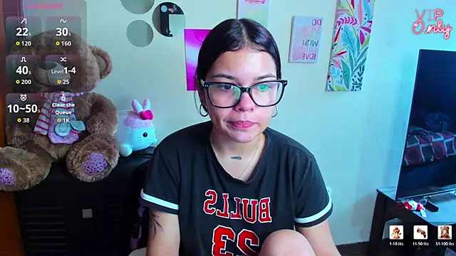 Snapshot of angelina_77 chatting on 05-27-26, 02:46 angelina 77 online show from 05-27-26, 02:46