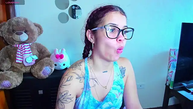 Snapshot of angelina_77 chatting on 05-01-26, 03:17 angelina 77 online show from 05-01-26, 03:17