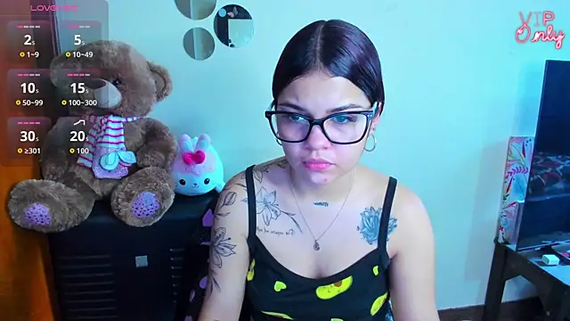 Snapshot of angelina_77 chatting on 05-17-26, 01:55 angelina 77 online show from 05-17-26, 01:55