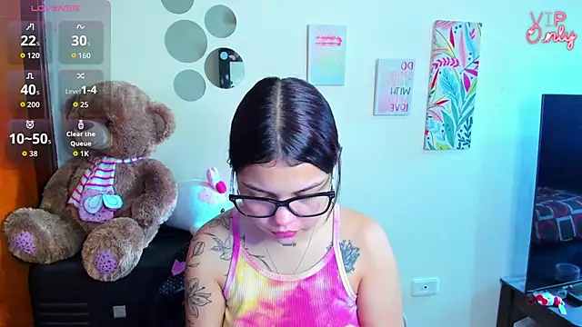 Snapshot of angelina_77 chatting on 05-20-26, 02:14 angelina 77 online show from 05-20-26, 02:14