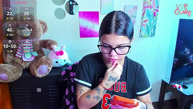 Snapshot of angelina_77 chatting on 05-29-26, 04:02 angelina 77 online show from 05-29-26, 04:02