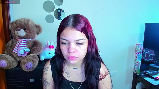 Snapshot of angelina_77 chatting on 05-07-26, 02:09 angelina 77 online show from 05-07-26, 02:09