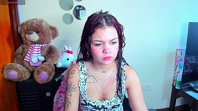 Snapshot of angelina_77 chatting on 05-05-26, 02:31 angelina 77 online show from 05-05-26, 02:31