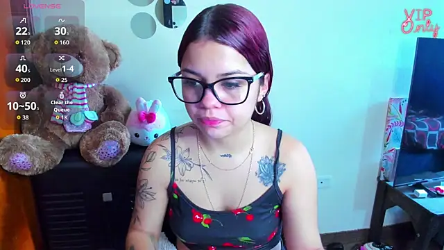 Snapshot of angelina_77 chatting on 05-12-26, 02:01 angelina 77 online show from 05-12-26, 02:01