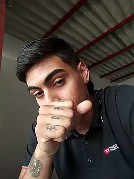 hot latinox online show from 04-21-26, 03:29