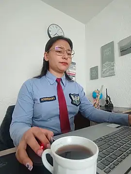 Snapshot of Queen_linda1 chatting on 05-18-26, 12:21 Queen linda1 online show from 05-18-26, 12:21