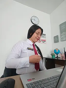 Snapshot of Queen_linda1 chatting on 05-11-26, 04:37 Queen linda1 online show from 05-11-26, 04:37