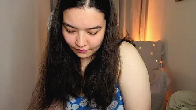 Snapshot of MomoRins chatting on 07-01-26, 10:21 MomoRins online show from 07-01-26, 10:21