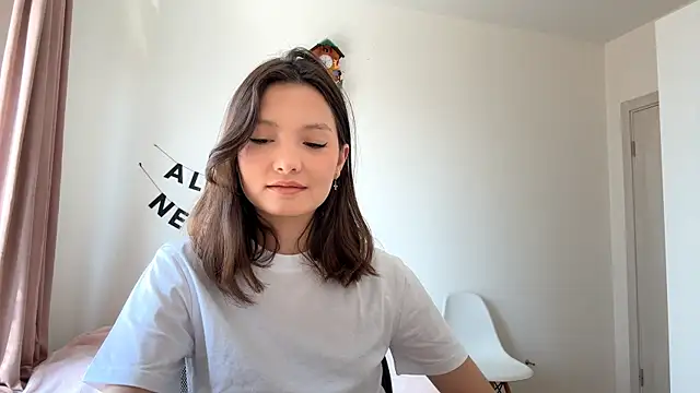 RochelTrewhitt online show from 05-06-26, 10:08