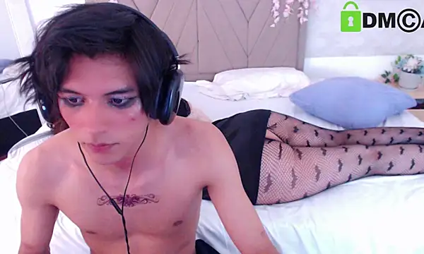 Snapshot of raven_n_matt chatting on 05-28-26, 07:49 raven n matt online show from 05-28-26, 07:49