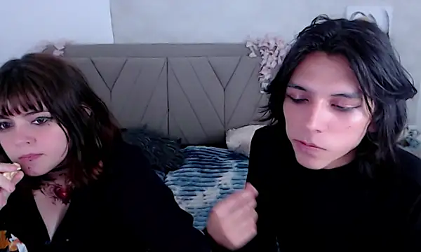 Snapshot of raven_n_matt chatting on 05-21-26, 07:28 raven n matt online show from 05-21-26, 07:28