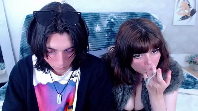 Snapshot of raven_n_matt chatting on 05-13-26, 07:10 raven n matt online show from 05-13-26, 07:10