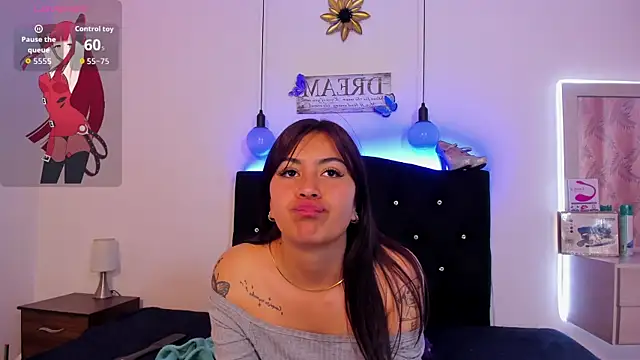 Snapshot of lizz_cherry_ chatting on 05-01-26, 10:15 lizz cherry online show from 05-01-26, 10:15