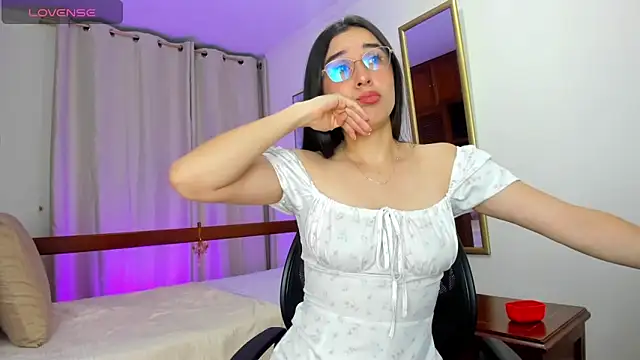 Elisabetta Amour online show from 05-08-26, 09:57