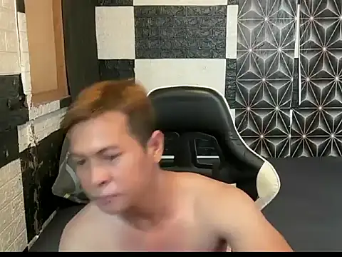 Snapshot of FuckMeeGUYS chatting on 06-10-26, 05:30 FuckMeeGUYS online show from 06-10-26, 05:30