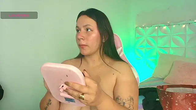 Snapshot of Ivonny_Goldie chatting on 06-07-26, 11:10 Ivonny Goldie online show from 06-07-26, 11:10