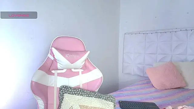Snapshot of Ivonny_Goldie chatting on 06-04-26, 01:21 Ivonny Goldie online show from 06-04-26, 01:21
