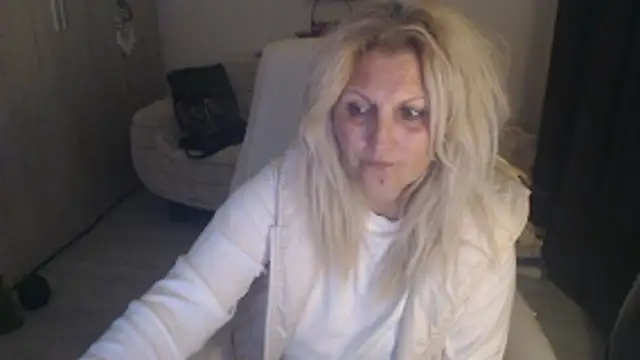 Divineblond online show from 04-08-26, 09:27