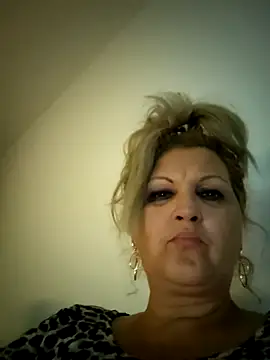 Snapshot of Divineblond chatting on 10-07-25, 07:15 Divineblond online show from 10-07-25, 07:15