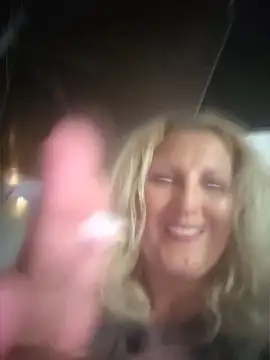 Snapshot of Divineblond chatting on 06-11-26, 07:33 Divineblond online show from 06-11-26, 07:33